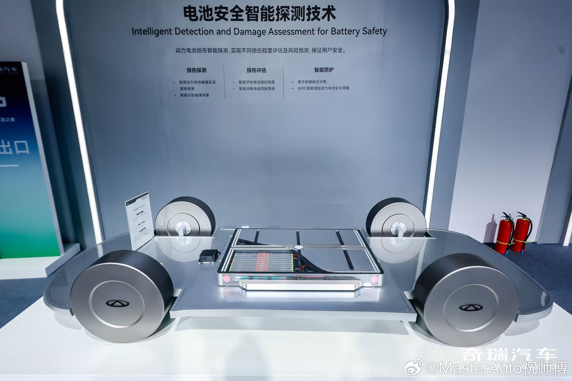 开新能源车，充电排队1小时、三年续航缩水、磕底盘就心惊胆战……安全、充电、寿命，