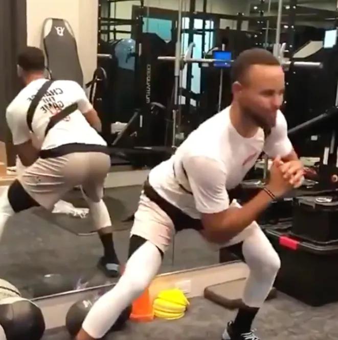 库里最大的弱点是体力差吗?震惊，库里的最大弱点竟然是体力差？作为无球三分大师，从