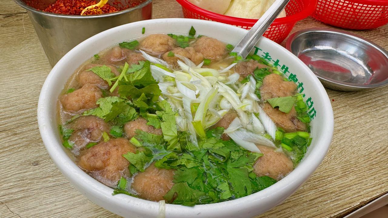 来山西晋城，当地特色的肉丸方便面可是美食中的重头戏！上次品尝了清真回味牛的肉丸方