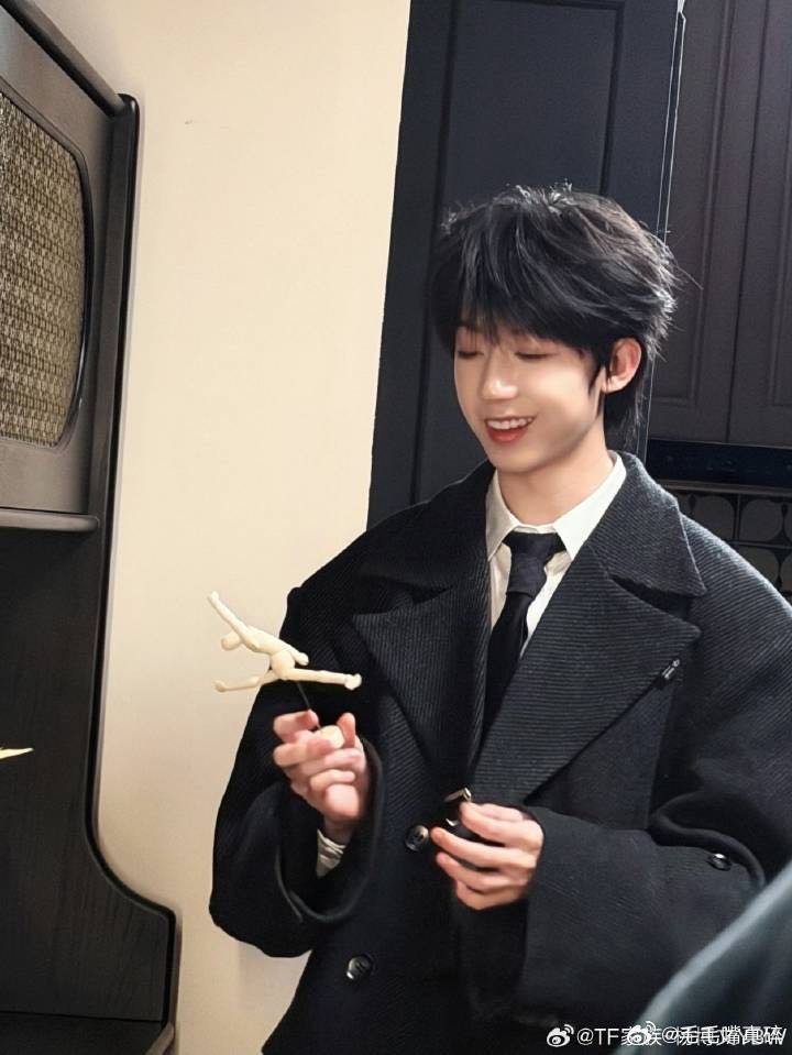 谁不喜欢自律又珍惜时间的杨博文啊没有人会不喜欢杨博文啊谁优秀从来不是说说而已杨博