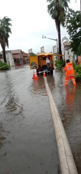 上海今日午后强对流暴雨实况：局部积水内涝，多预警齐发
 
7月19日午后上海遭遇