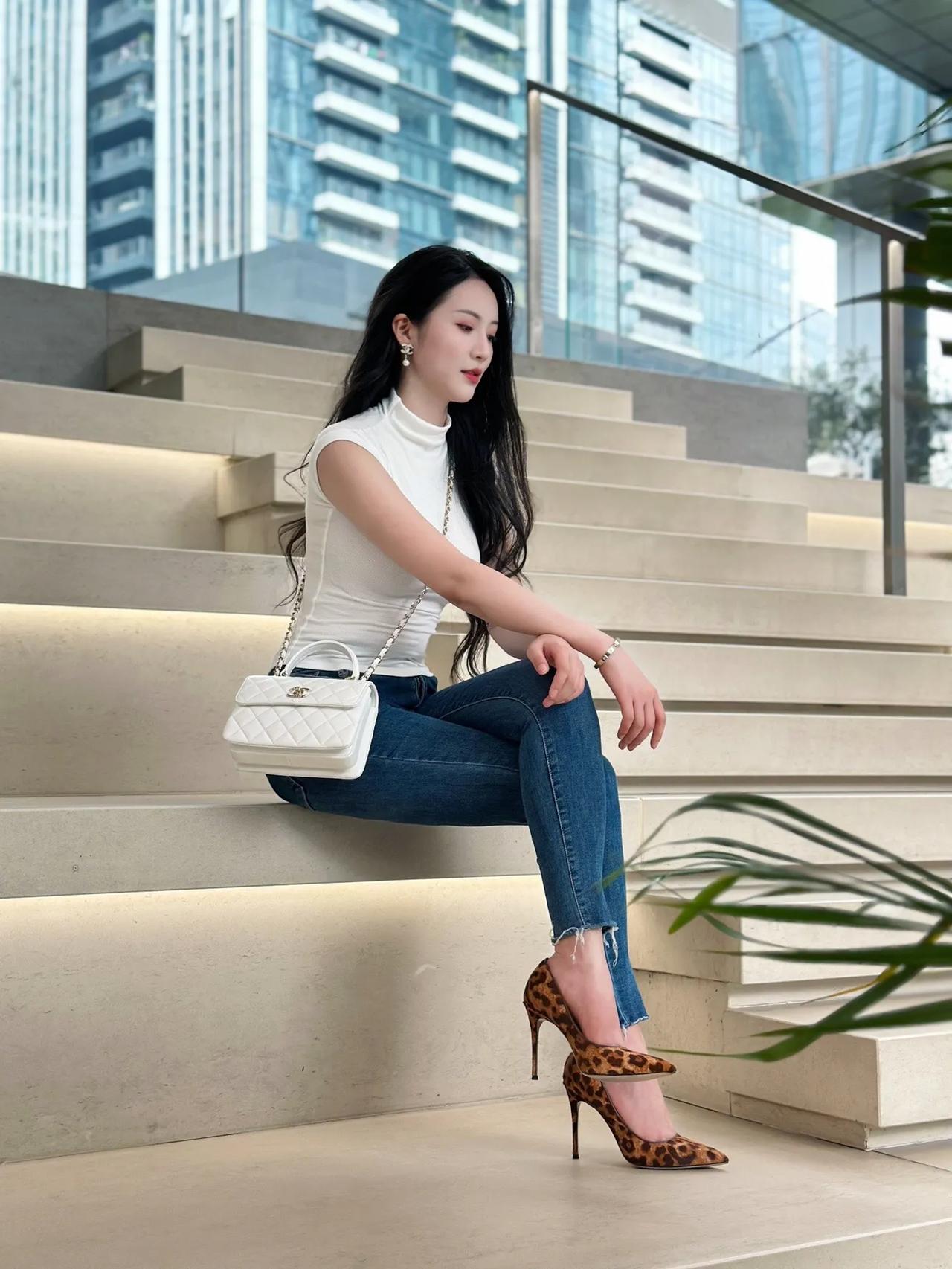 #好身材性感女神# #性感紧身牛仔裤# #牛仔裤穿搭之美#