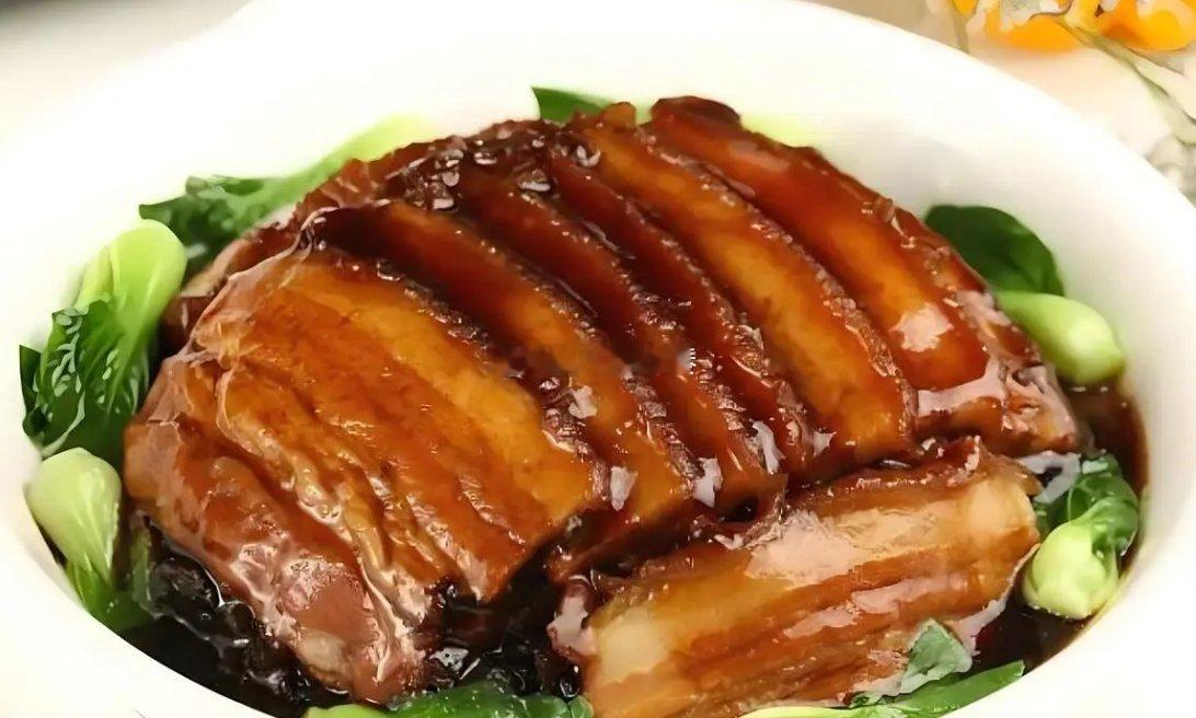 #三只羊茅台供应商回应#吃着梅菜扣肉，喝着茅台，品着月饼。羊羊羊，只为中国人。家