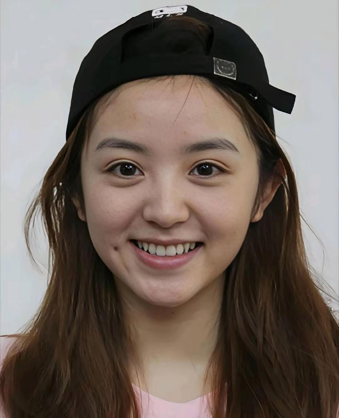 这是田曦薇的素颜照，眼睛可真大啊 