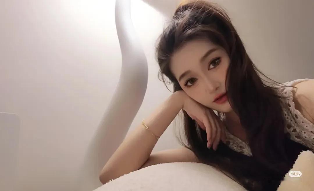 话说台湾近几年就推出了许多颜值和气质都相当不错的新晋博主，而EvaJacky就是