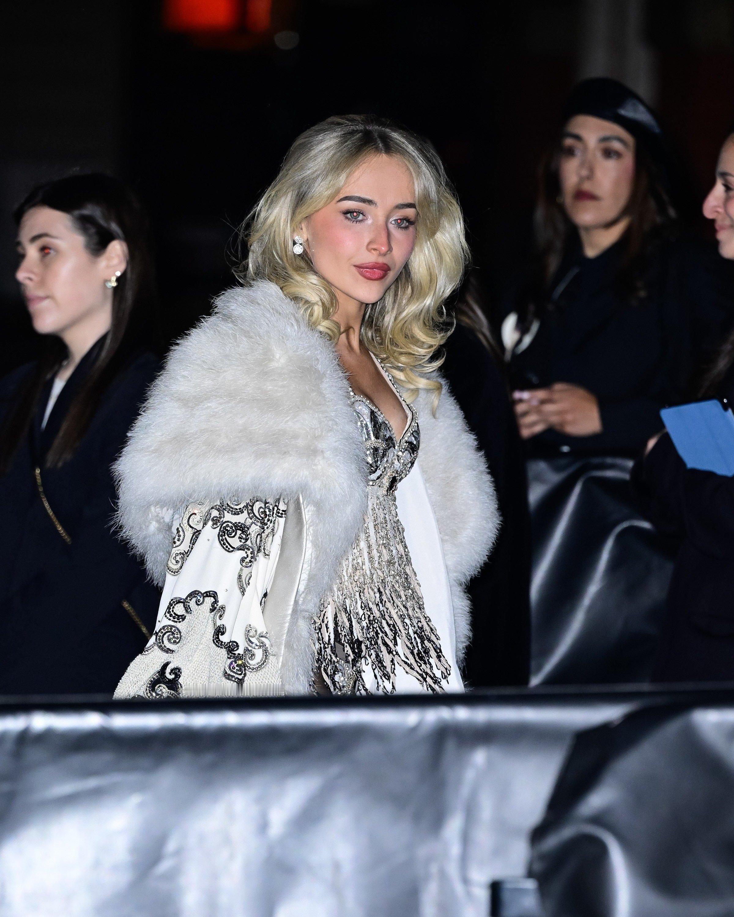 【❤️🔥】Sabrina Carpenter现身Met Gala庆功派对！也太