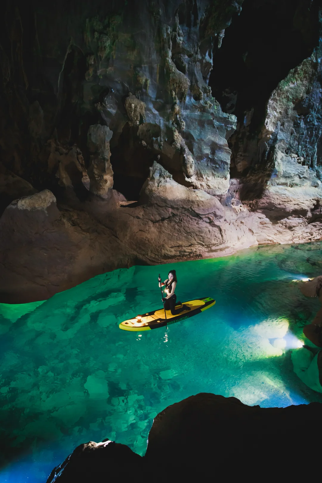 贵州新晋黄鹤营洞！彩色溶洞+地下河漂流