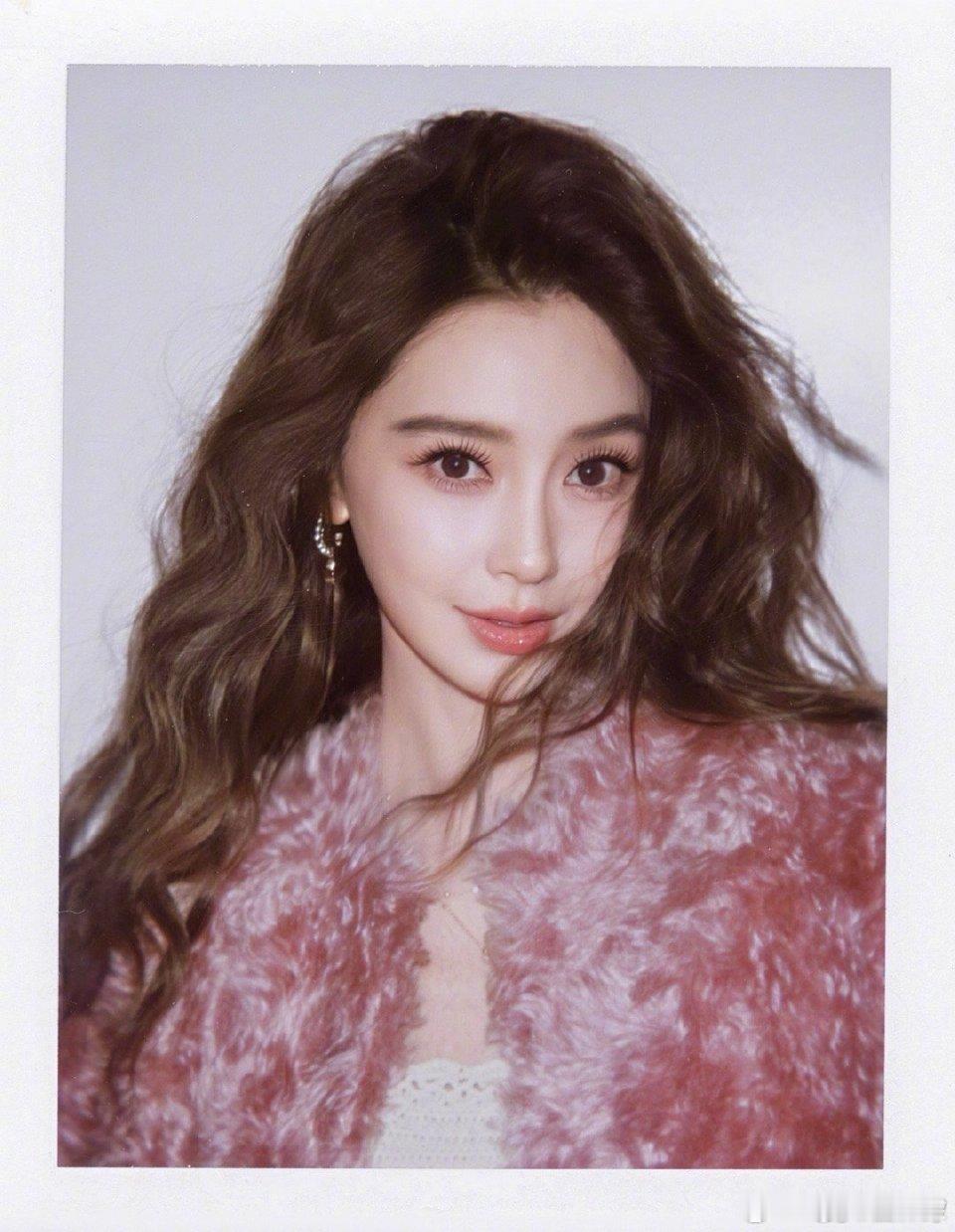 Angelababy 2026闪闪地过 ✨新年快乐 