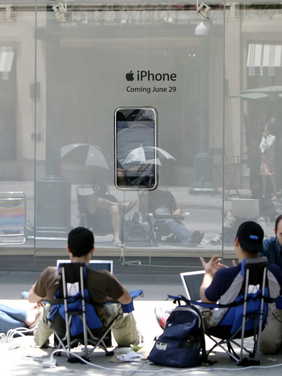 19年前，iPhone 正式发售