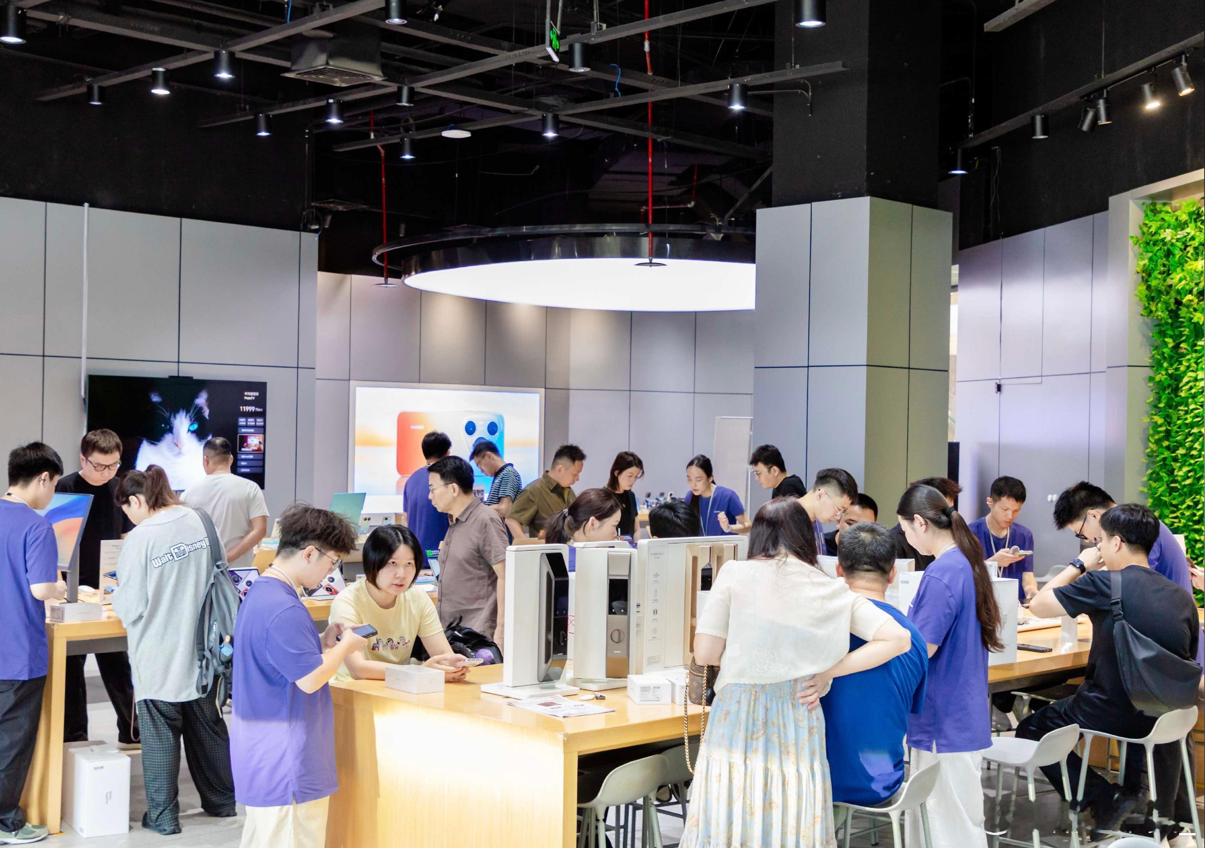 华为阔直板首日销量破18万全球首款阔直板华为Pura X View，9月9日迎来