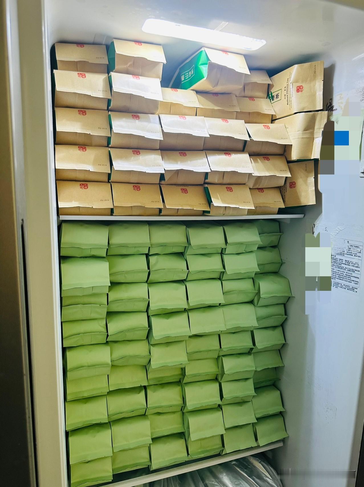 [捂脸]
原谅我不懂茶叶昂。
我看视频刷到一个说他每天醒过来第一件事就泡一壶高粹