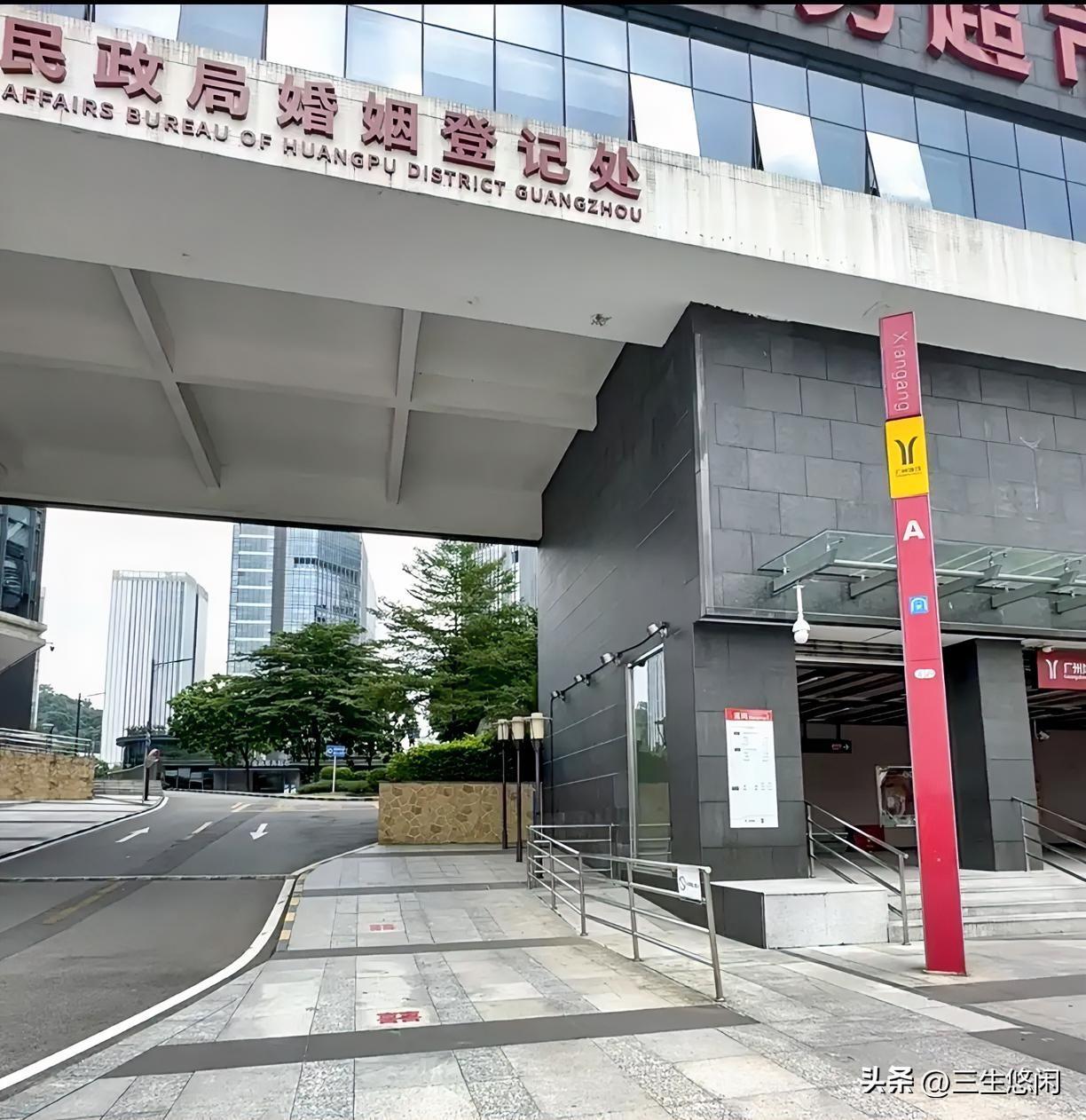 婚姻登记处的一位工作人员说：“头婚一旦散了，这辈子的幸福基本就与你无缘了。因为二