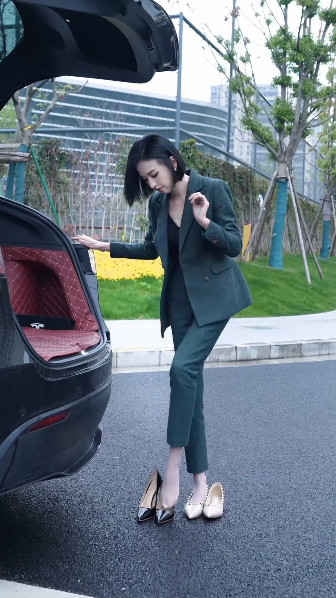 不开车时换上高跟鞋