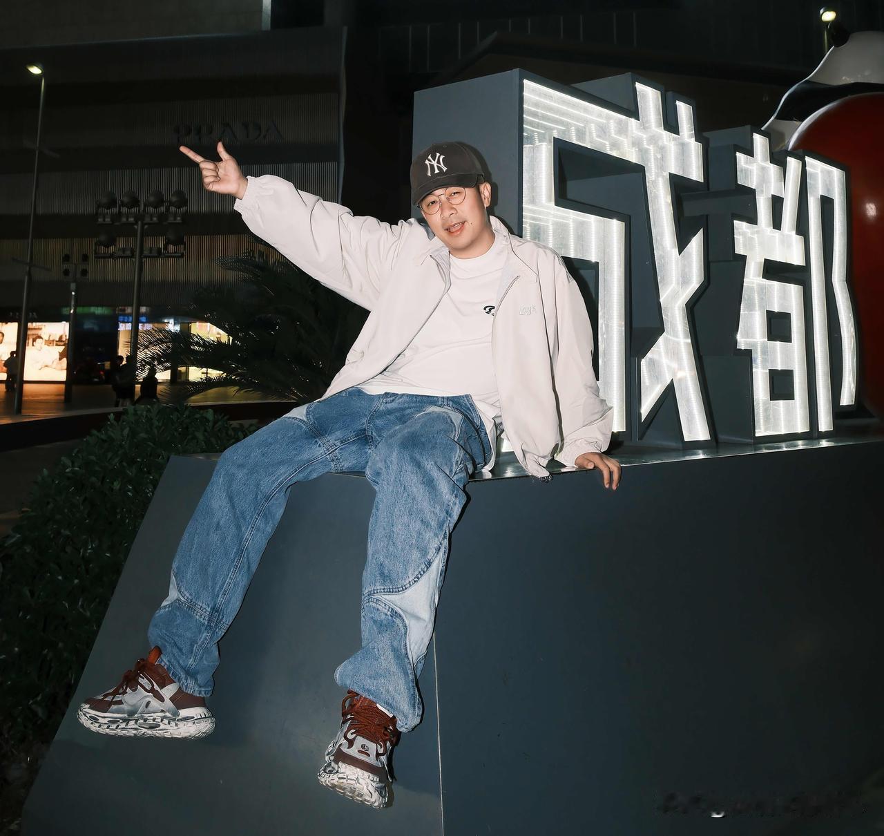 “男主外女主内”的观念，真的过时了。以前，男人出去挣钱养家，女人在家洗衣做饭带孩