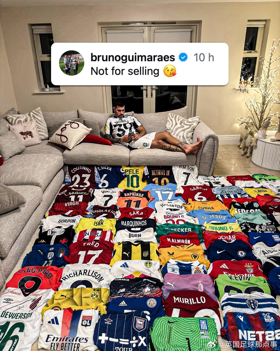 吉马良斯在IG晒出了自己收藏的球衣，配文：“非卖品😘”英超联赛