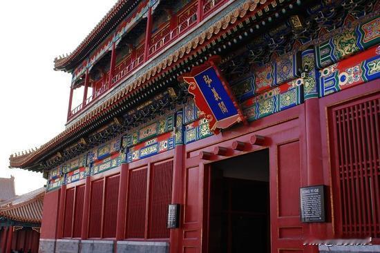 “包衣”是什么意思？是奴隶吗？
说包衣是奴隶的，估计什么是奴隶都不知道吧！
清朝