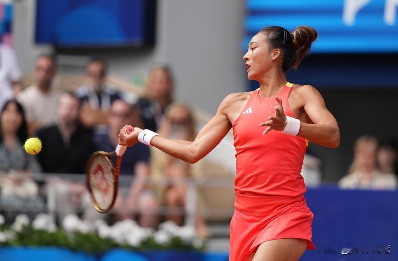 WTA1000武汉公开赛第三轮
郑钦文57,63,60费尔南德斯，晋级八强
在第