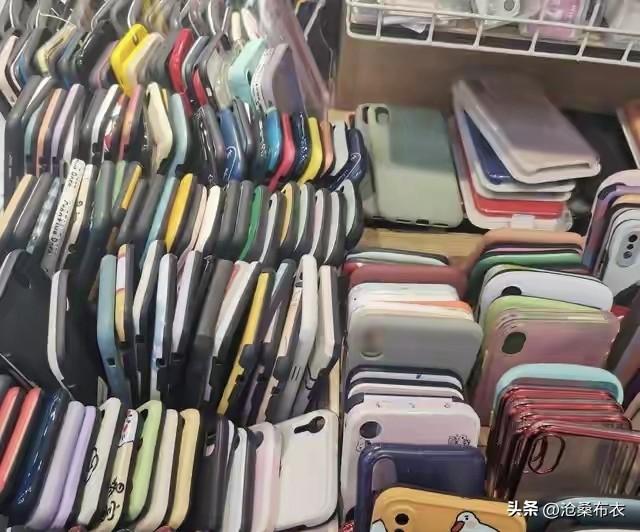 旧手机涨价十多倍！近日，旧手机忽然身价倍涨，原来10元至50元的破烂手机可以卖到