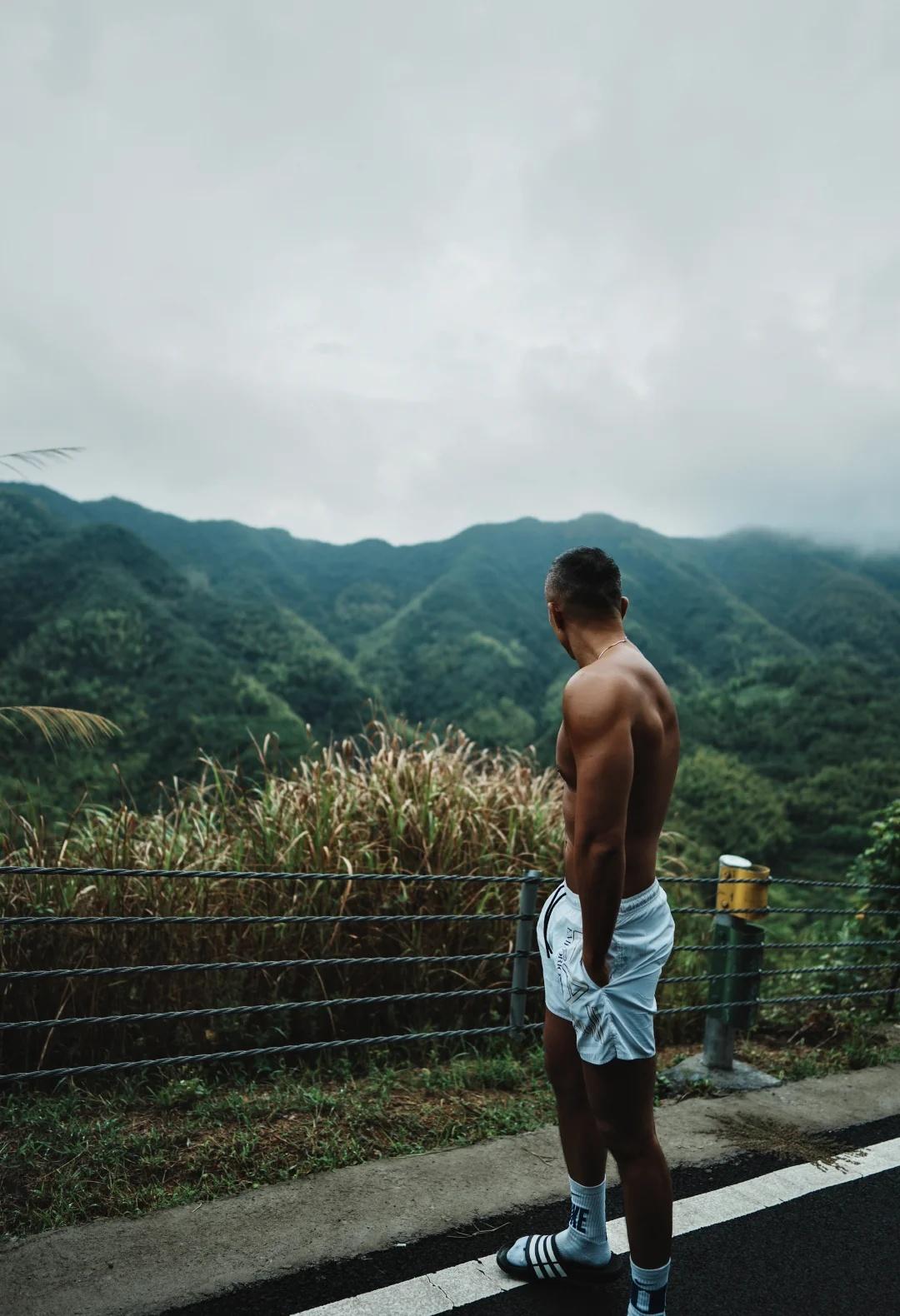 别看我，看景儿
肌肉