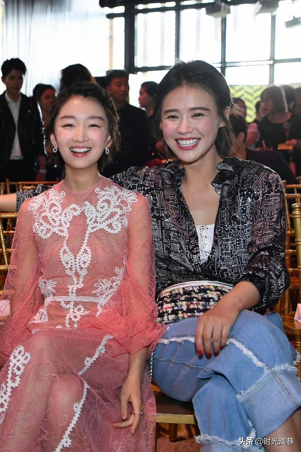 周冬雨马思纯合照，笑容如阳光般明媚灿烂！