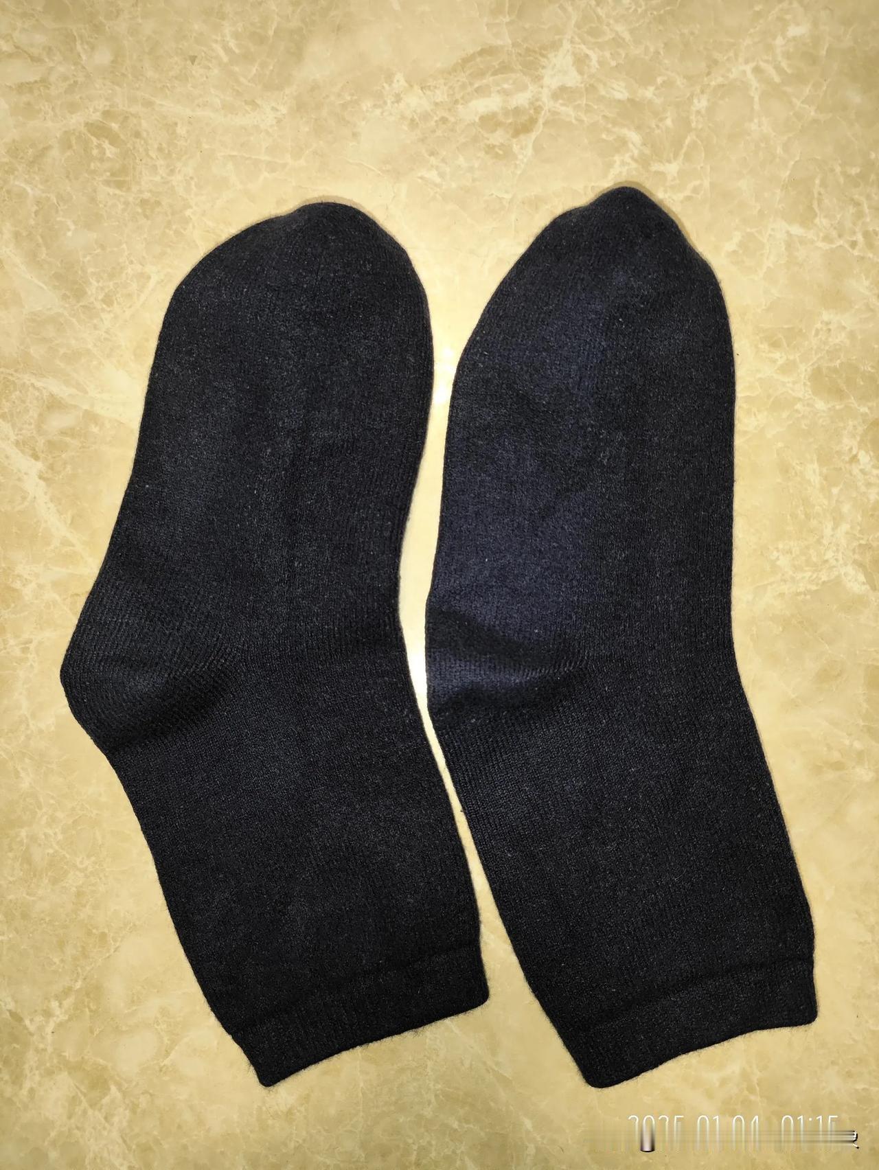 在哪儿能买到物美价廉还不起毛球的袜子🧦呀？现在买的袜子🧦，穿一次就都是毛球，