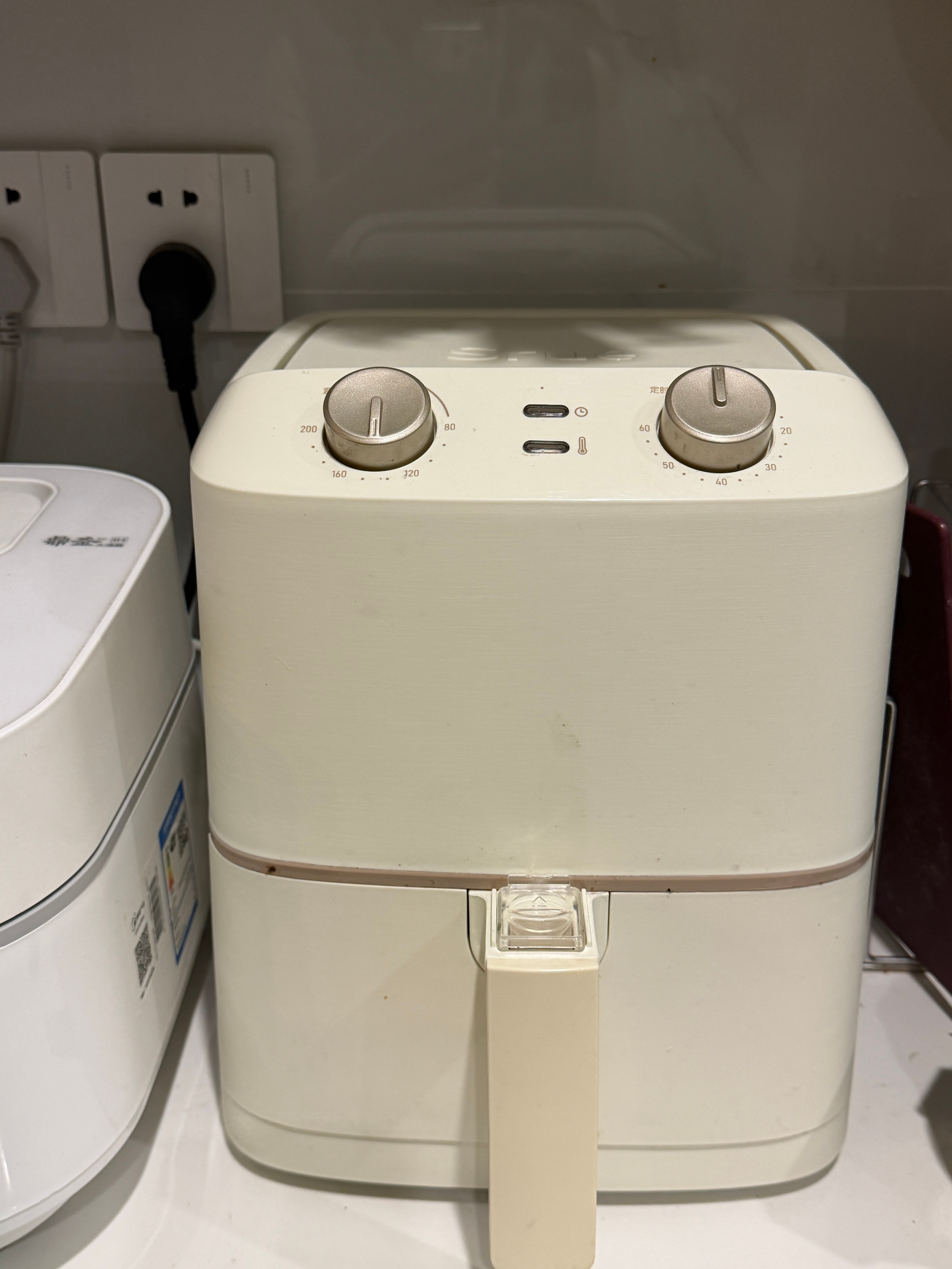 空气炸锅杀回年轻人的厨房我一直都很喜欢用哎炸个鸡翅热个三明治啊什么的很好用呀，一