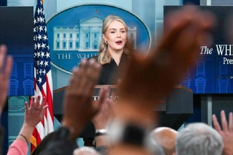 12月12日，路透社报道:“白宫发言人莱维特周四在新闻发布会上表示，特朗普可同时