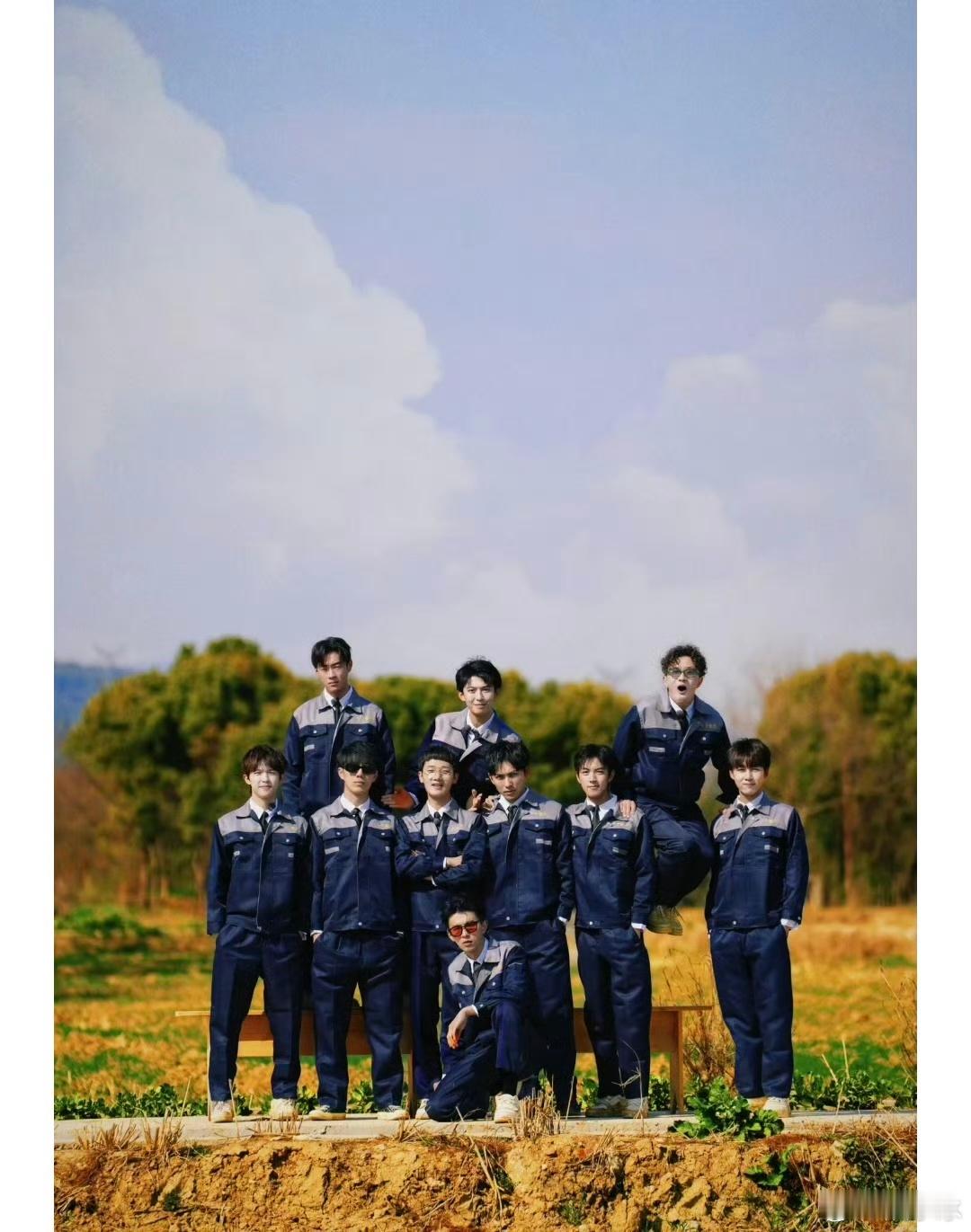 #我成为我的同时丰收节特别版# “愿你开不出普通的花”！这句歌词深深触动人心，在