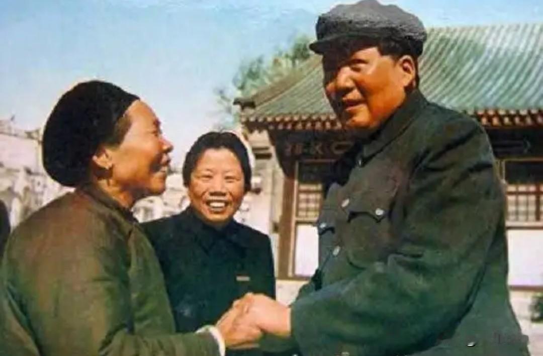 这是一张毛主席笑容灿烂的照片，却最让人民感到悲伤！照片背后的4个故事，令人泪流满