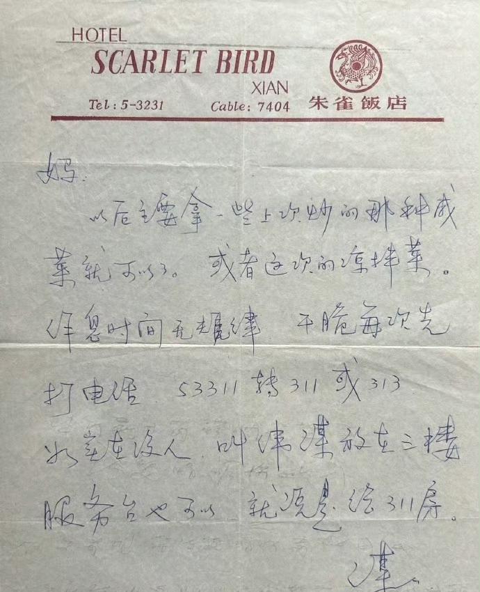1987年，西安朱雀饭店。
一个后来用色彩震撼世界的男人，正把自己关在房间里，给