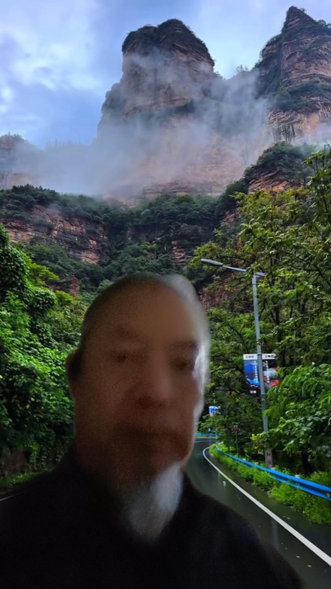我在大山里穿行