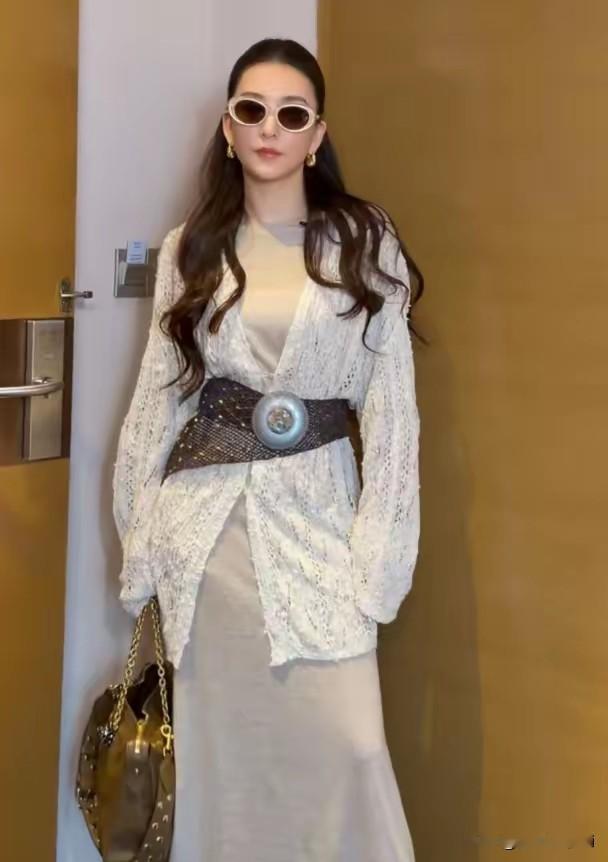 在节目中，郭富城妻子方媛在挑选房间时，坚持要住单人间在网上引起争议。被问到为什么