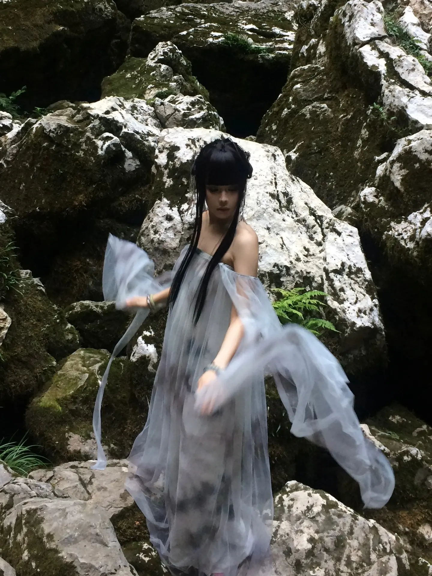 鬼气森森。来贵阳爬山拍到的 意外的氛围