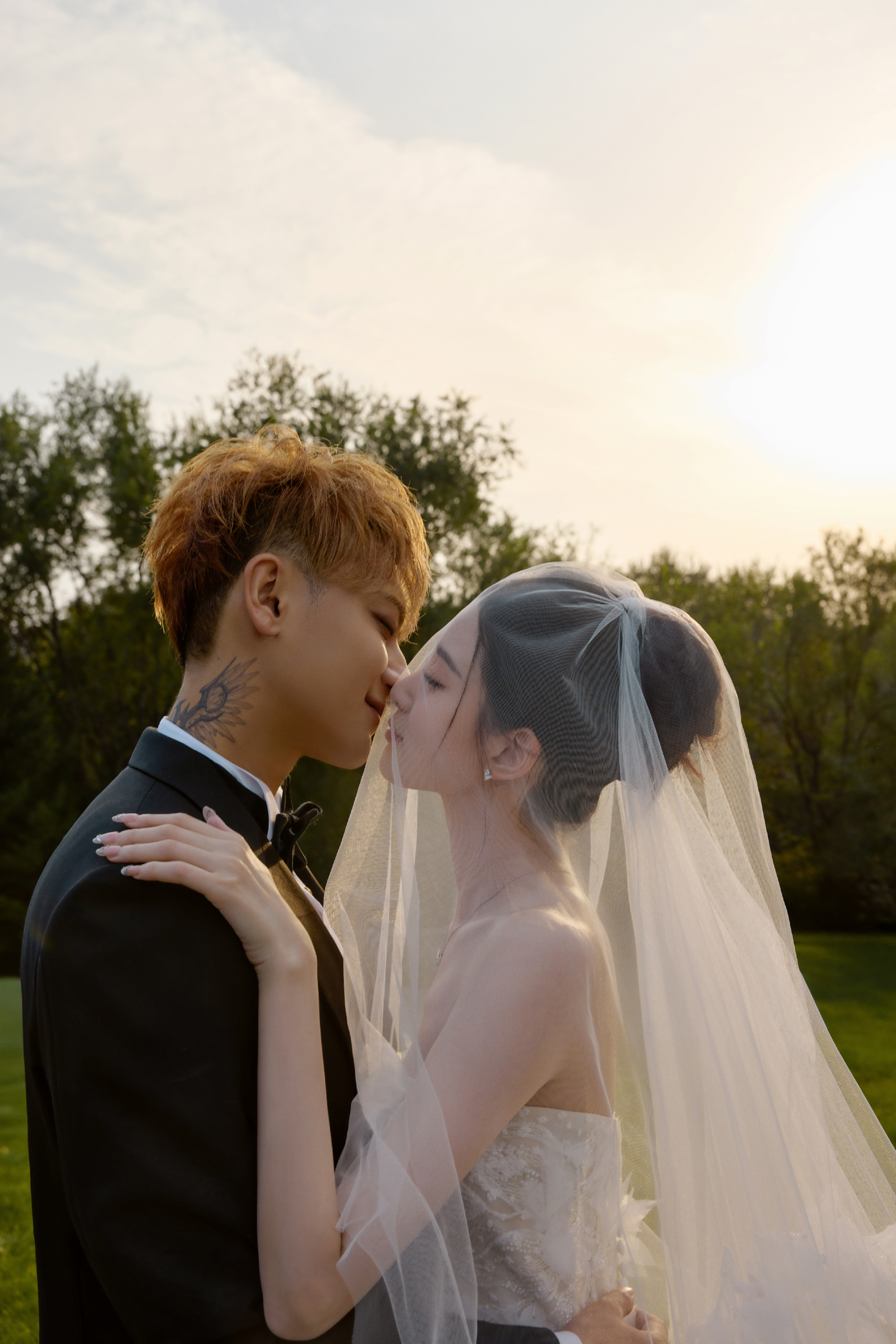 黄子韬徐艺洋婚纱照🈶 ​​​