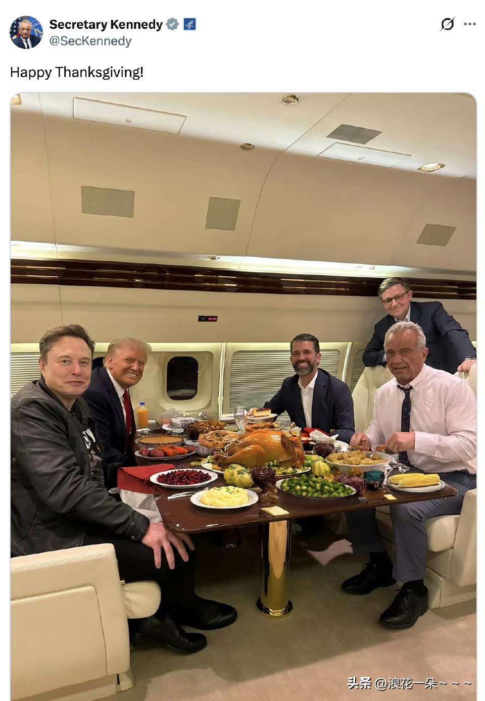 哇塞！外网传疯了！
在社交媒体，这张图片今天比较火，因为今天是美国的感恩节，不知