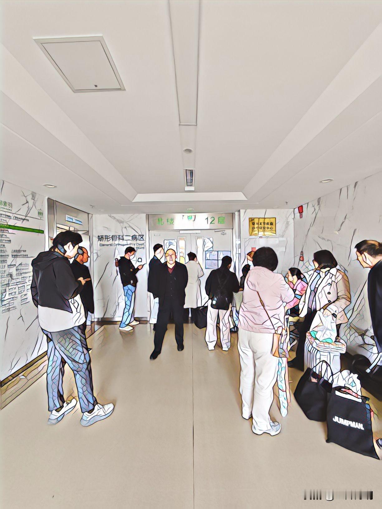 今天阳光明媚，下午出院。
手术：医生说很成功；
伤情：肿胀和疼痛，有所消减，目前