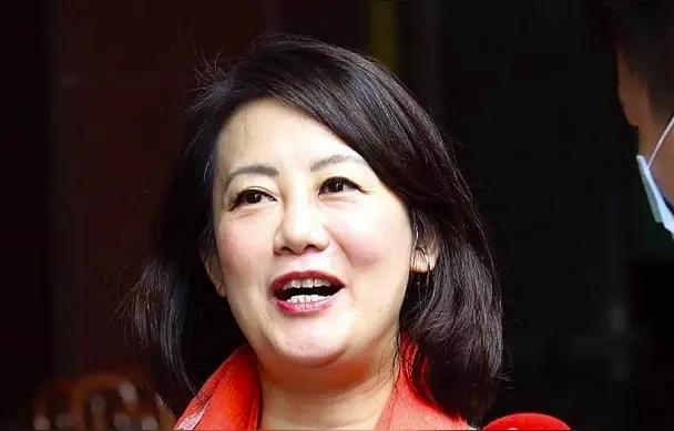 吴思瑶替沈伯洋喊冤叫屈，说沈伯洋遭到大陆公安的侦查，作为“立院”的院长韩国瑜怎么