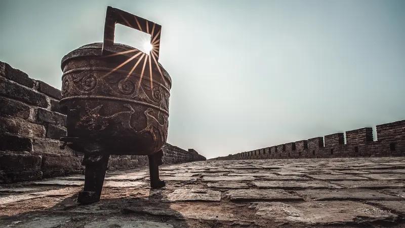 中华文明和西方文明各有千秋，很难简单判定谁更优秀。
中华文明历史悠久，有5000