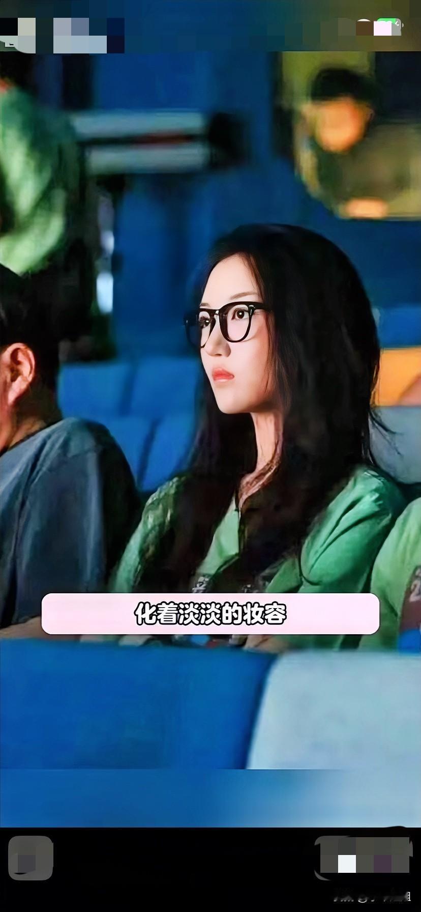 李嫣变得太美了，完全看不出来，曾经是一个兔唇姑娘了！
跟正常姑娘的嘴唇一样！
李