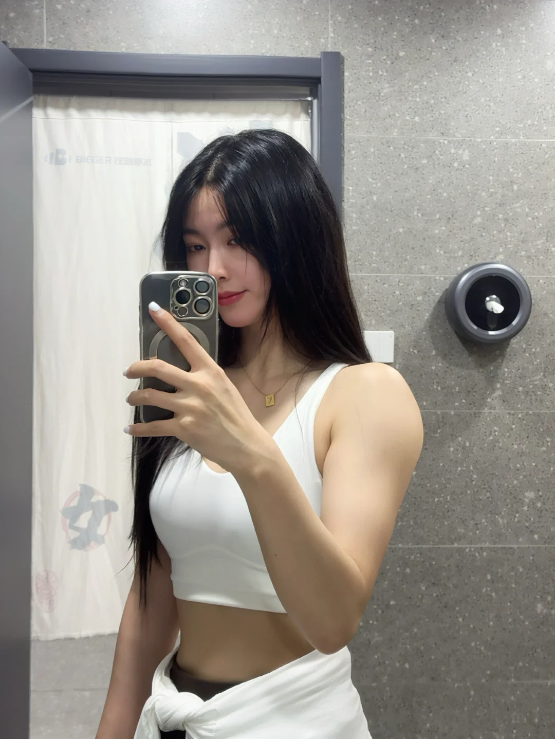 举过铁的肩，和干饭的碗！