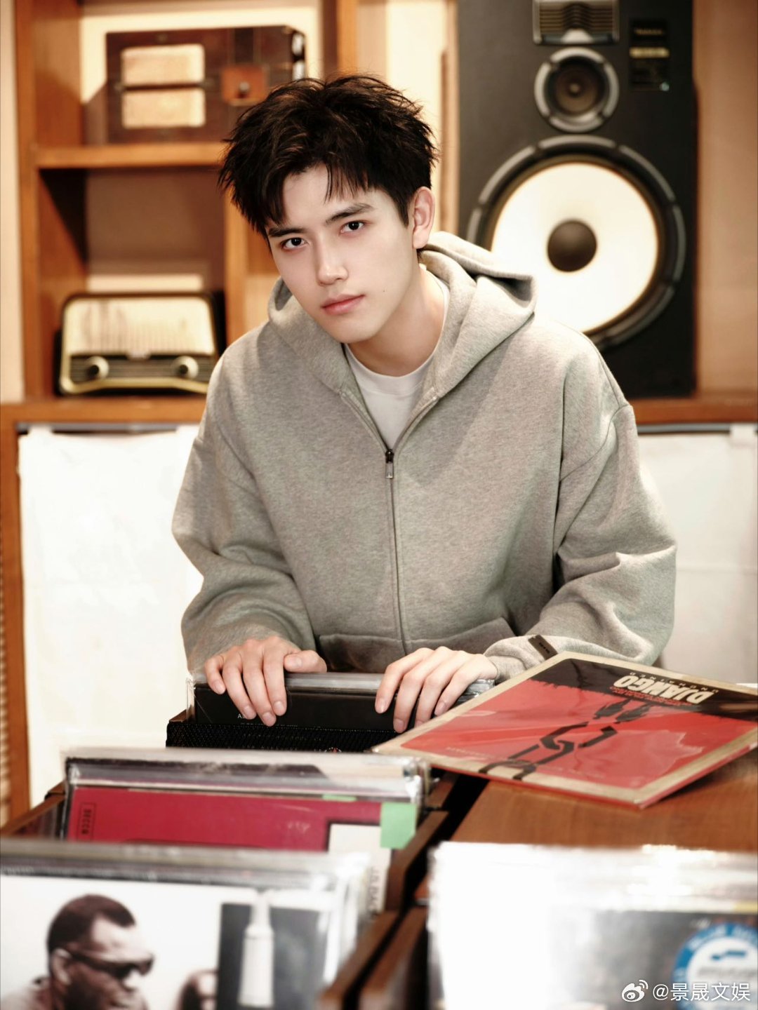 陈飞宇演纯爱就没翻车过陈飞宇解锁纯爱新形态，《白日提灯》段胥隐忍深情戳心，对比过