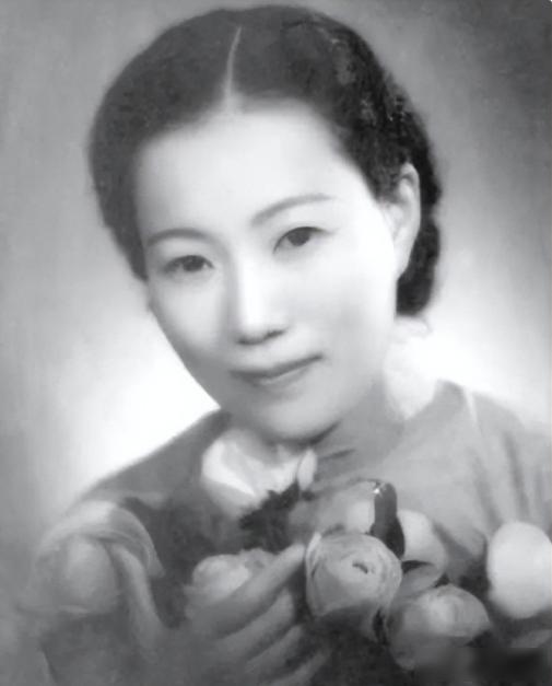 一天盛宣怀孙女盛佩玉外出时，突然想到有东西忘在家里了，便返回家取东西，竟然看到丈