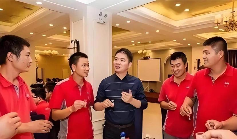 京东曾有位快递员想辞职，刘强东对他说：“你信我一次，如果你再干5年，还买不上房子