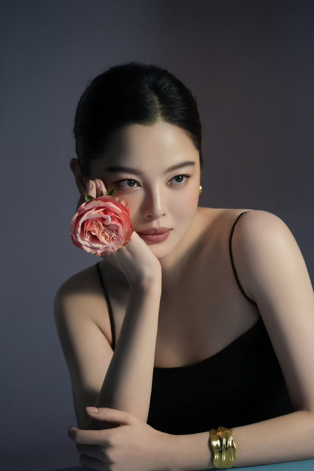 辛芷蕾美的好高级 每次看到辛芷蕾的造型都会被惊艳，自带复古又冷艳的韵味。自信大方