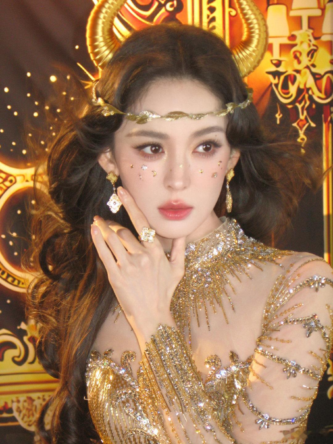 娜扎金牛座天菜娜扎金牛座最权威的神被娜扎这股金牛神明感狠狠惊艳，长相明艳气质清冷