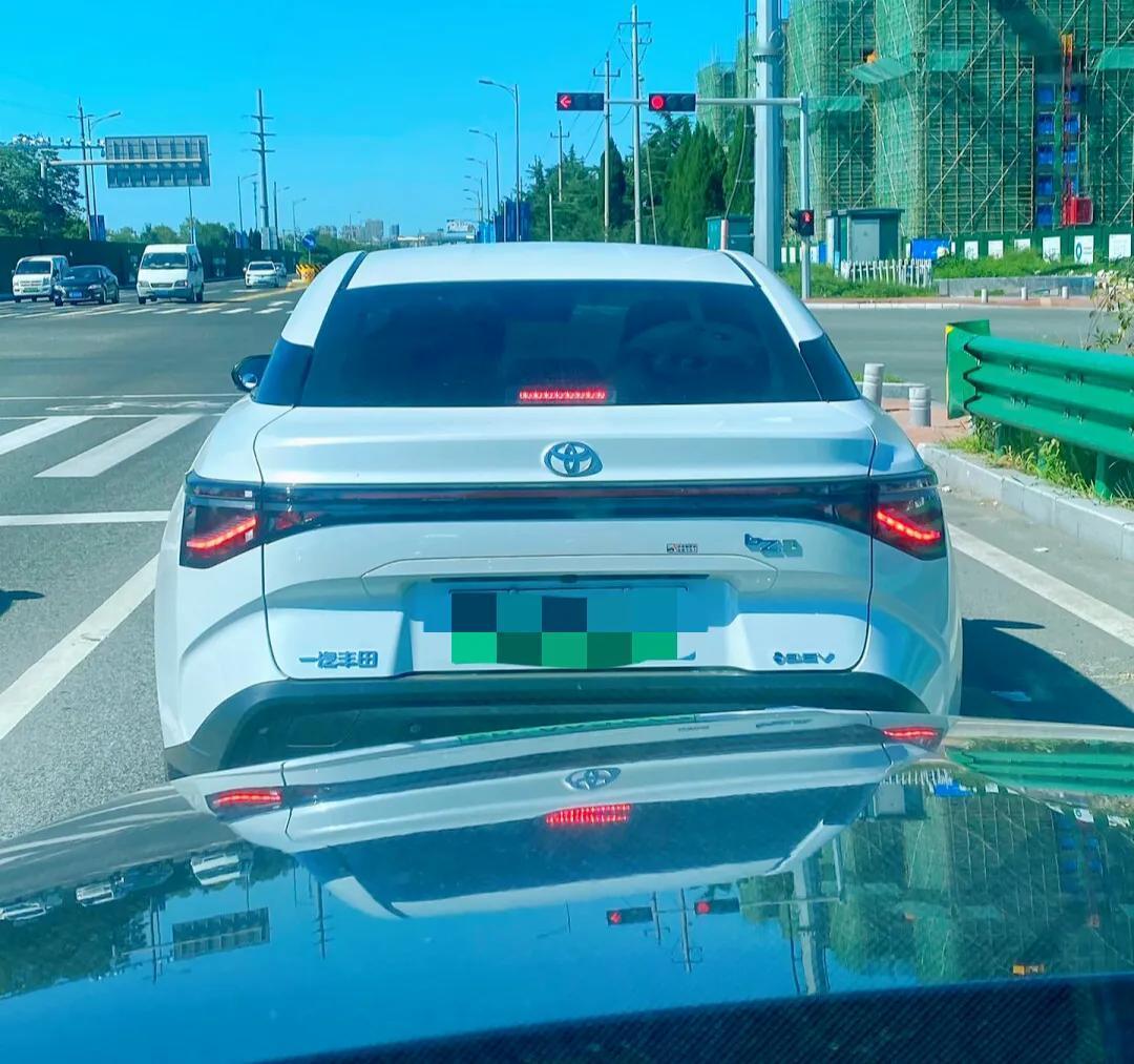 丰田的新能源汽车还真的少见，不过电车的提速是真的快啊！油门踩到3000-4000