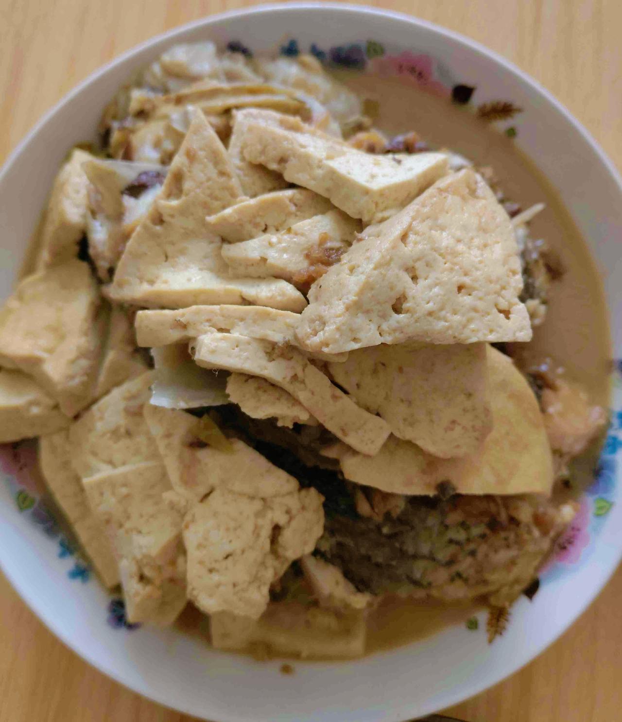 老同志提出来想吃鱼炖豆腐，必须要满足这个小小的要求，于是上午去趟超市，想买草鱼还