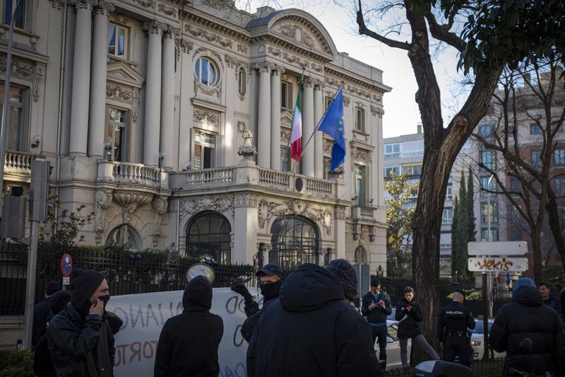 不顾中方强烈反对，
也要强行引渡徐泽伟，
意大利成了中美芯片战争的“帮凶”。
