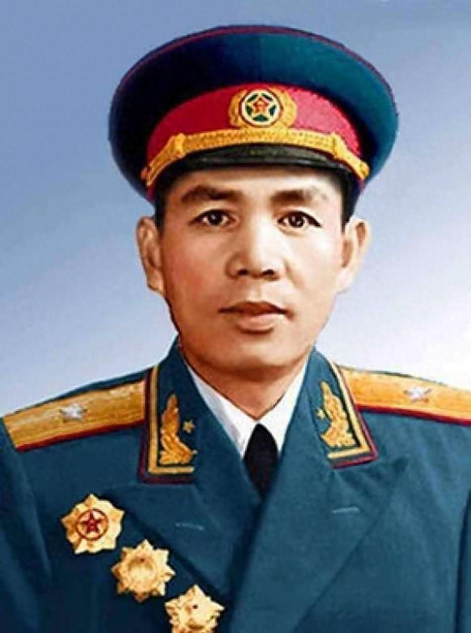 开国少将中，谁第一个担任大军区司令员？并非丁盛，也不是龙书金
最近许多读者留言谈