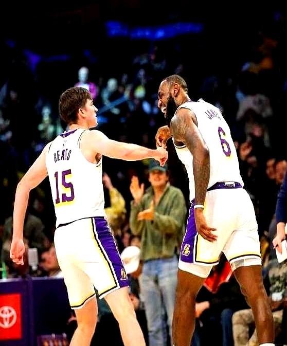 41岁零45天，NBA历史最年长三双纪录，就这么被詹姆斯踩在了脚下。

湖人主场